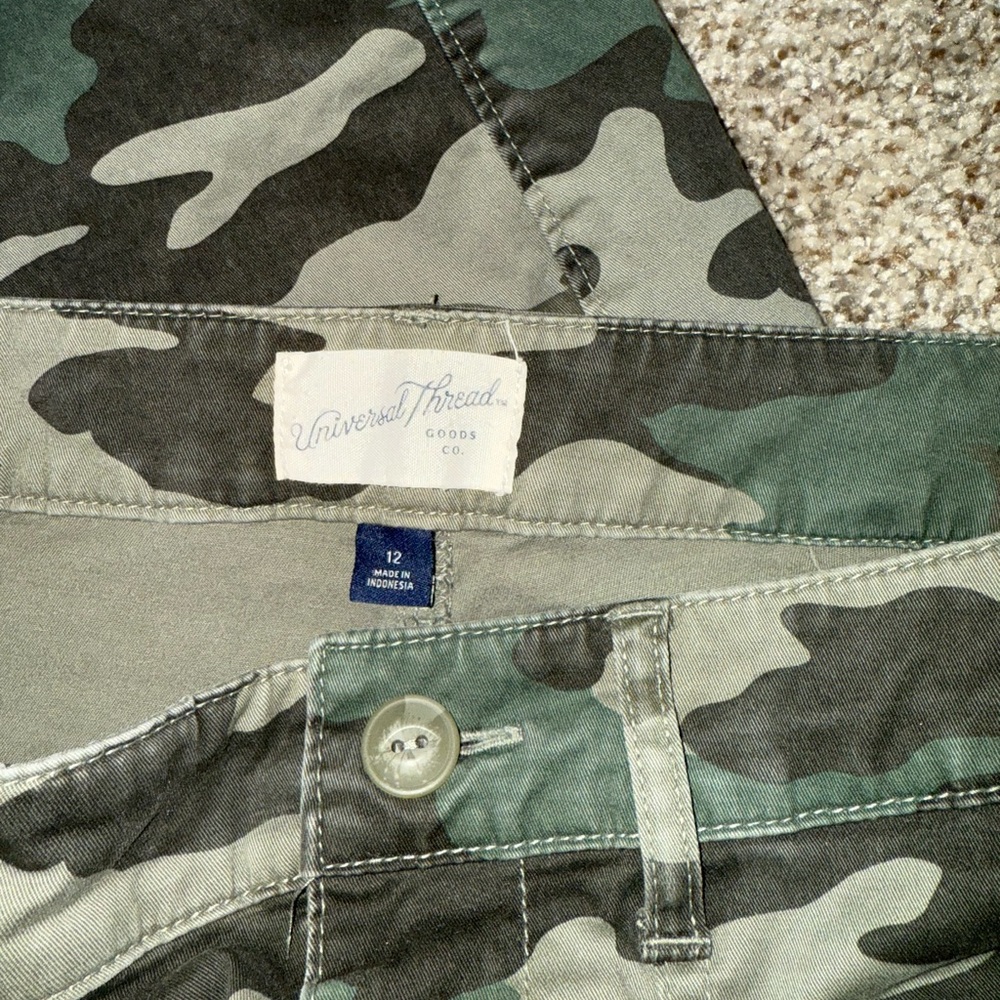 Universal Thread Women's Camouflage Pants